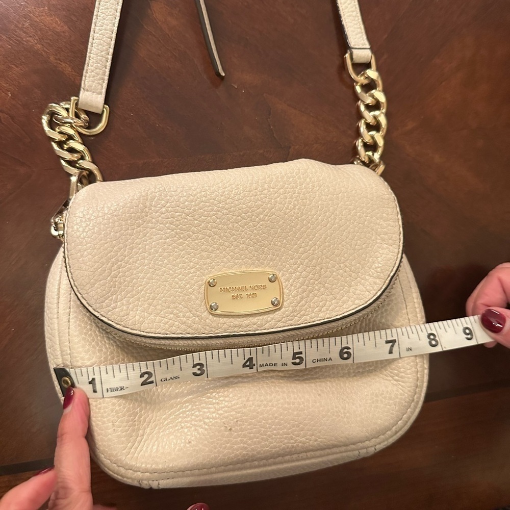 Michael Kors Bedford Flap Crossbody Bag – Ecru Pebbled Leather NWT - Picture 2 of 15